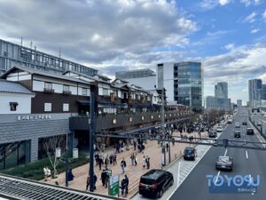 豊洲 千客万来の全景（食楽棟の街並みと万葉倶楽部）